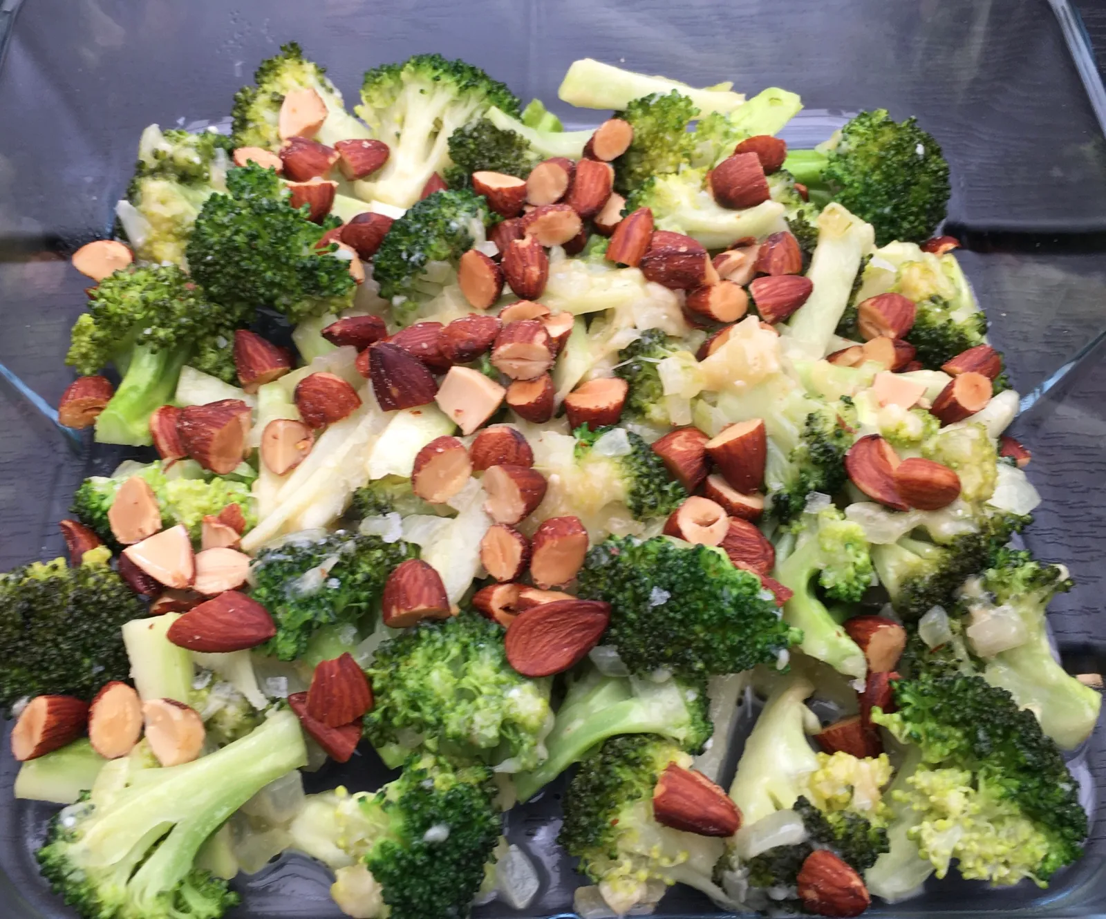 Broccoli med parmesan og mandler