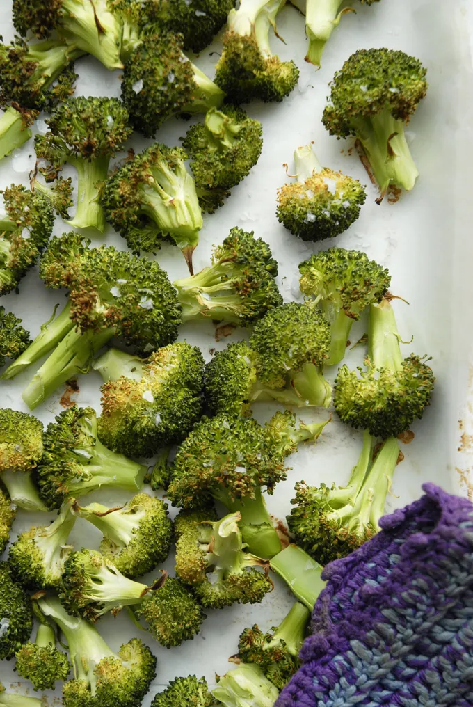 Broccoli i ovn med sprød kant