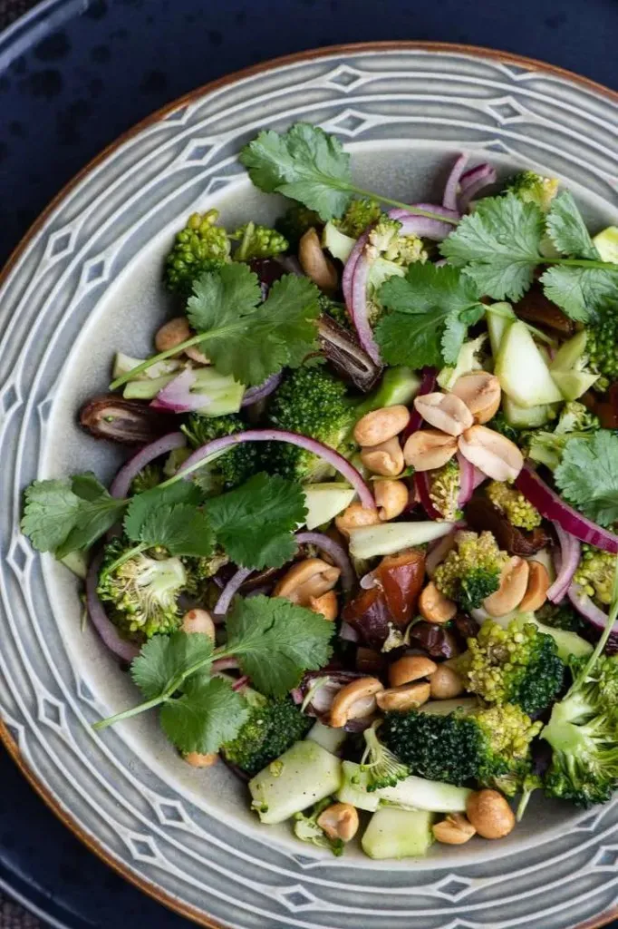 Broccolisalat med krydret vinaigrette