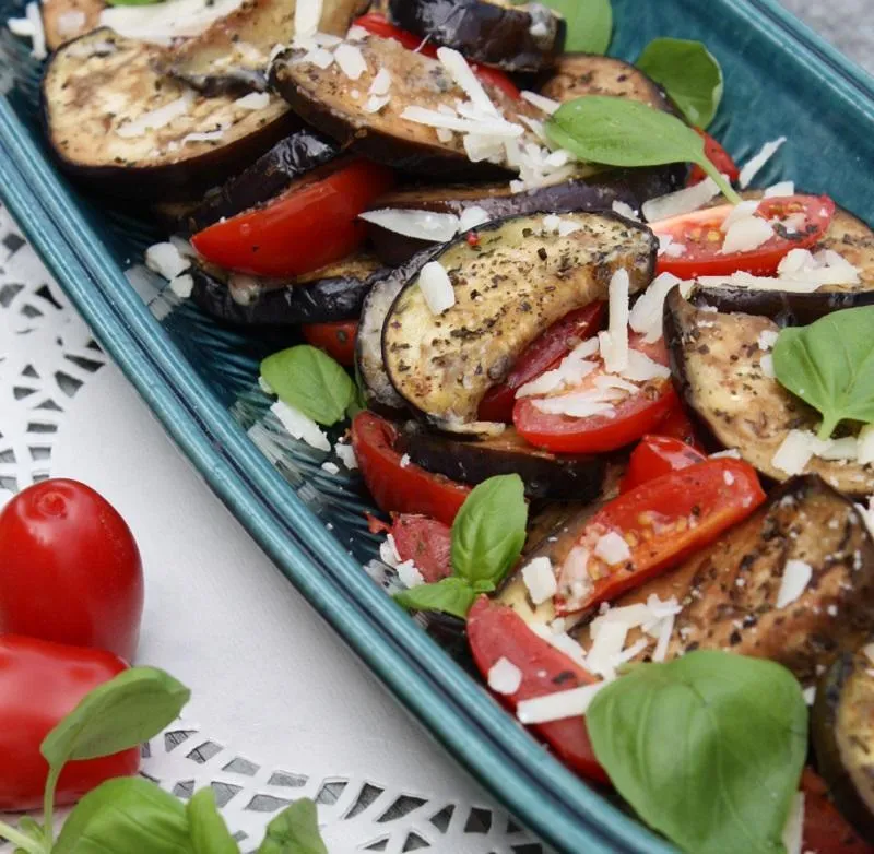 Stegt aubergine og tomat med parmesanost