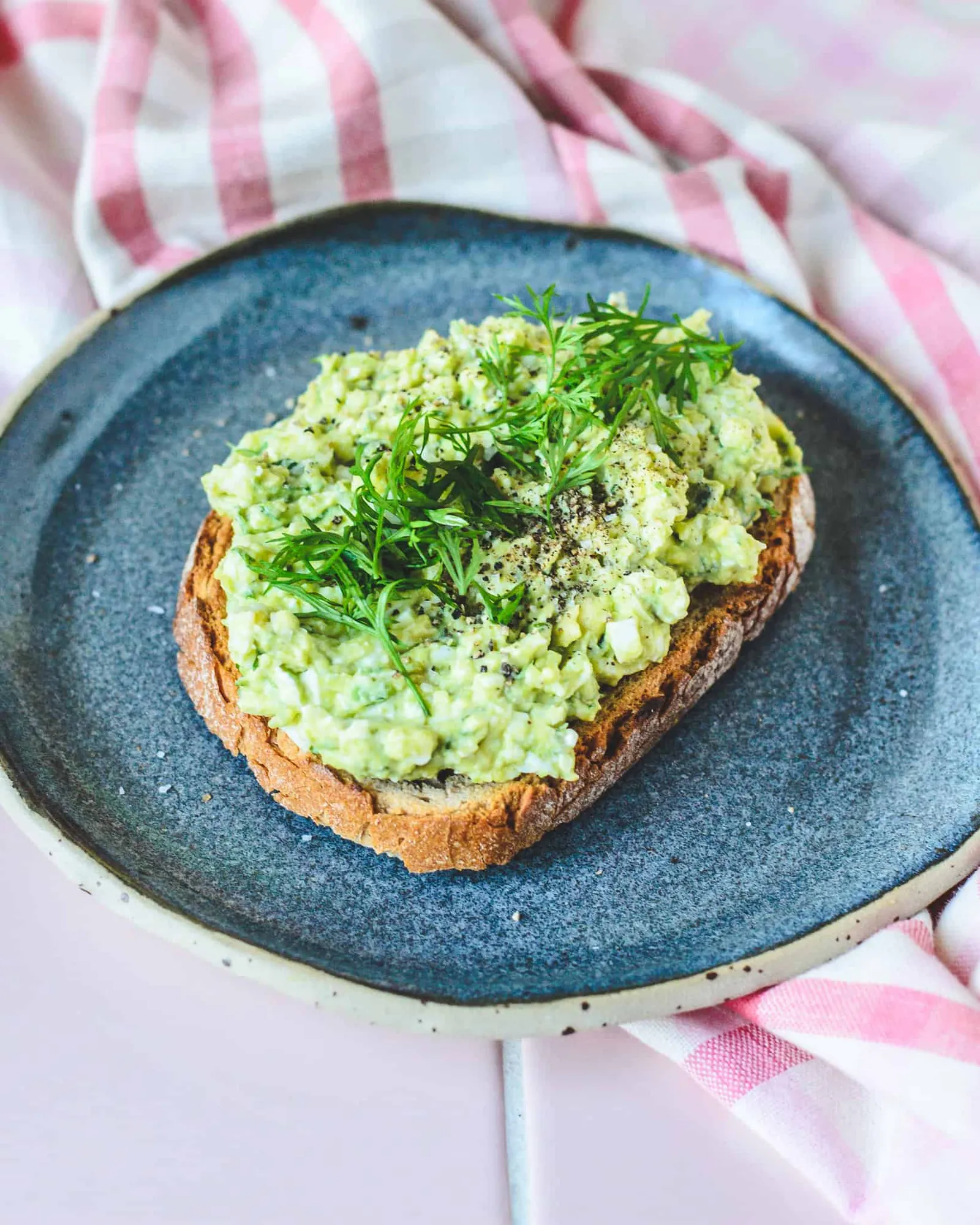 Avocado æggesalat med dild