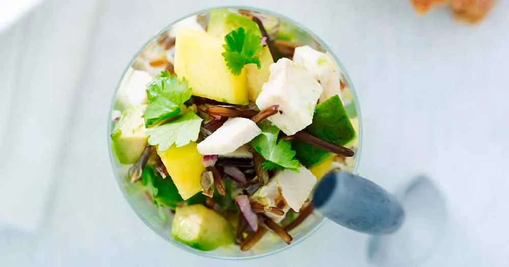 Rissalat med avocado, mango og kylling