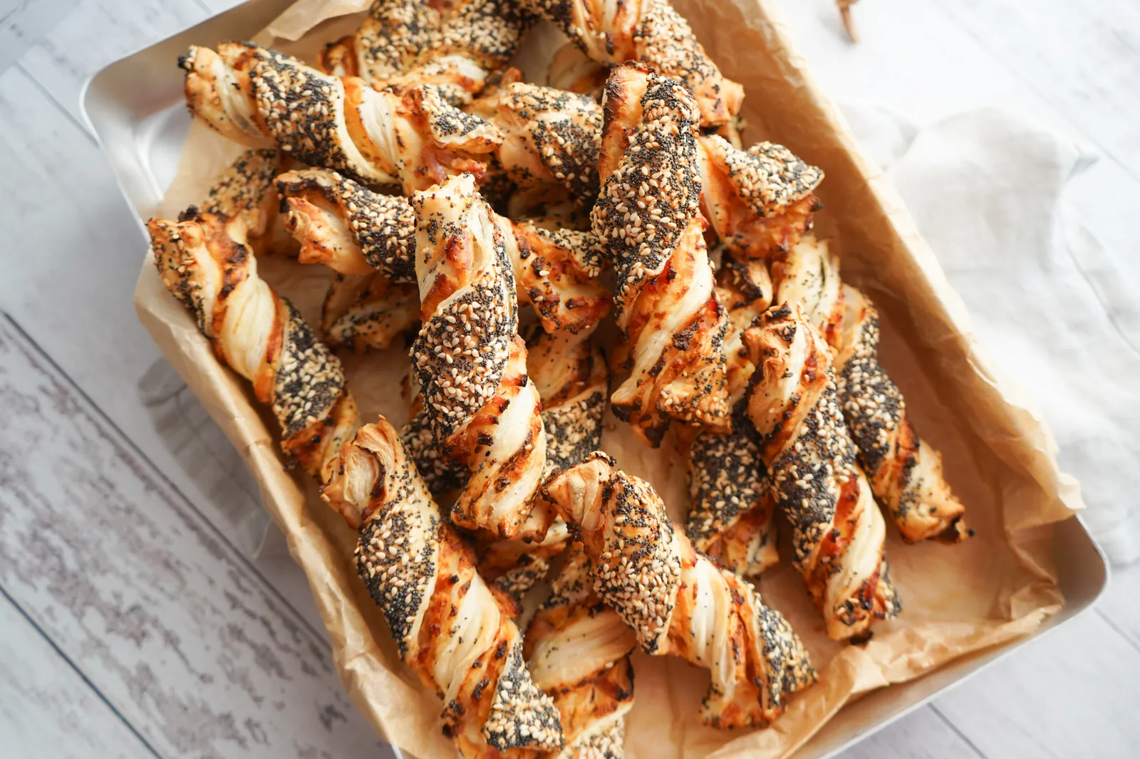 Frøsnappere med pikantost og skinke