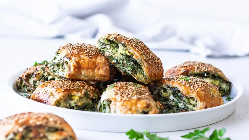 Butterdej med feta og spinat