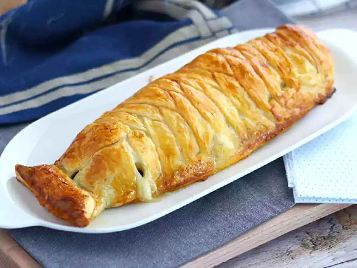 Fisk i butterdejskorpe med spinat og mozzarella