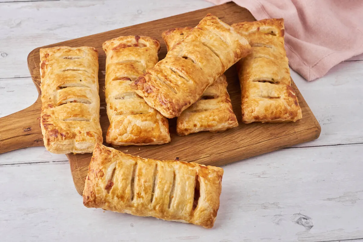 Butterdejspakker med skinke og ost