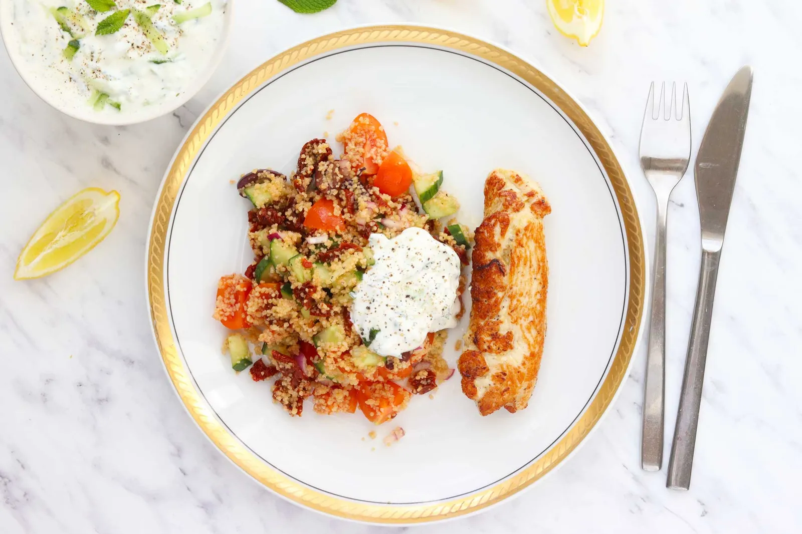 Citronstegt kylling med couscous-salat og myntedressing