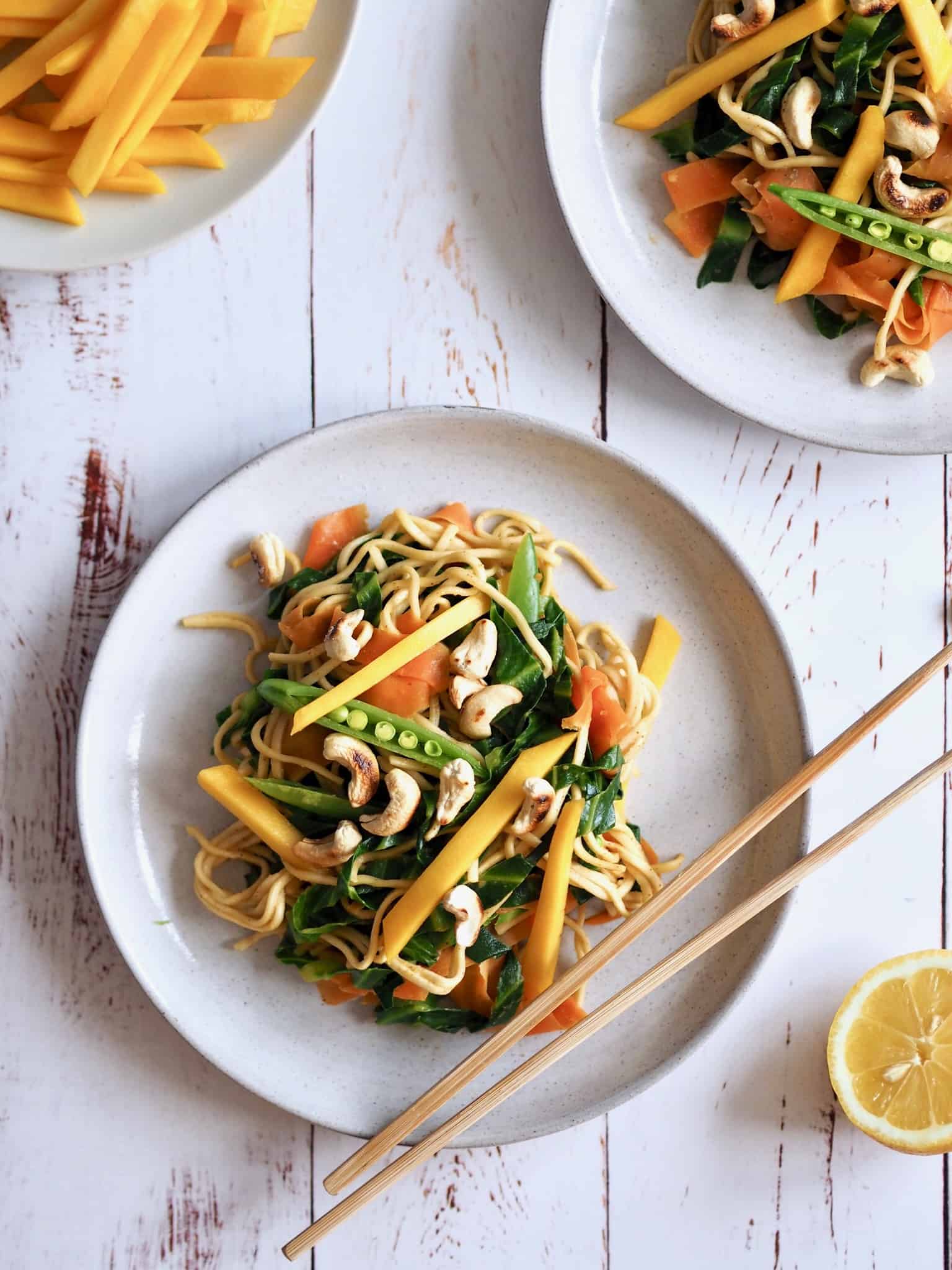 Wok med nudler og grøntsager