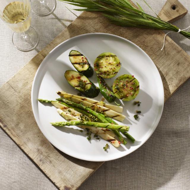 Grillede grøntsager med myntesalsa