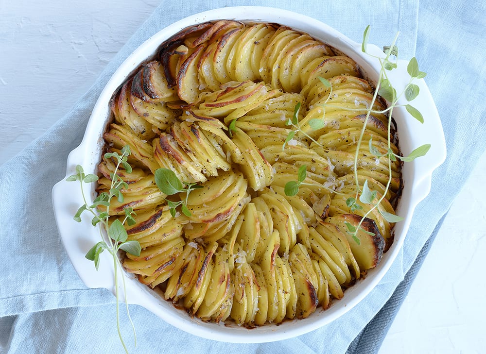 Ristede kartoffelskiver i fad