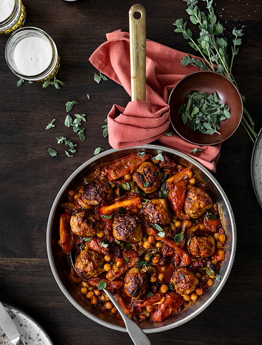 Albondigas med kikærter og sobrassada