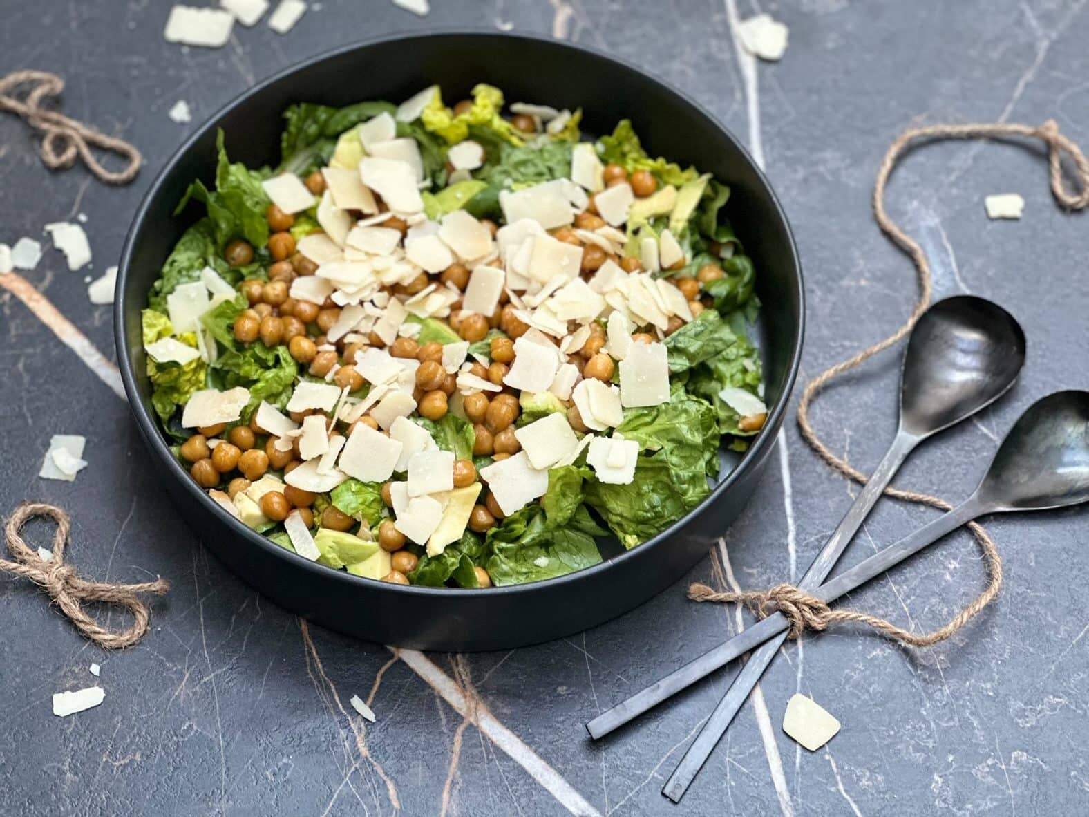 Grøn sommersalat med kikærter