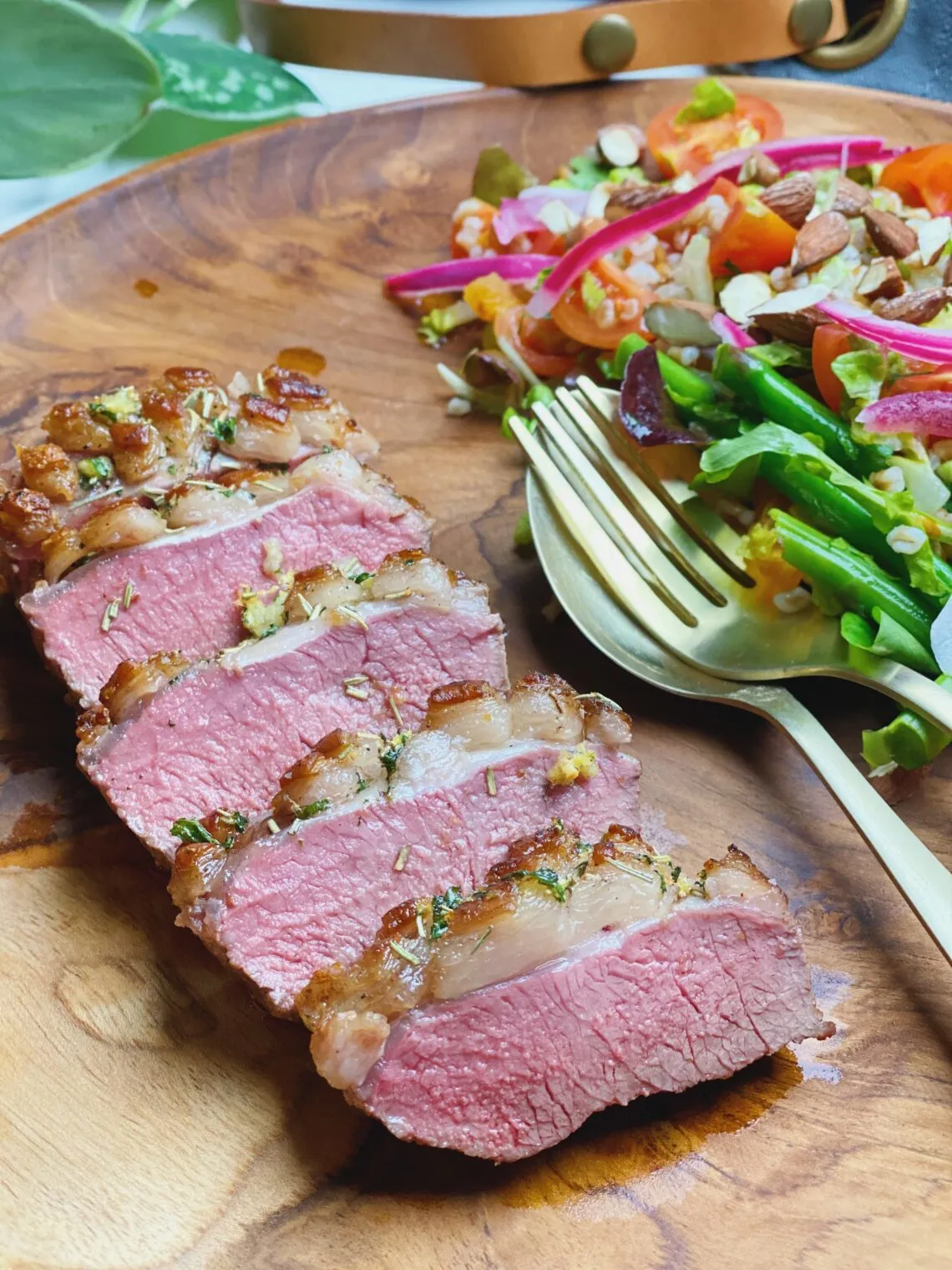Krydret lammefilet med perlespeltsalat