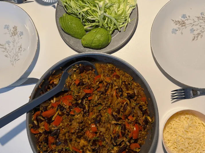 Vegetarfyld med bønner og linser til mexicanske pandekager
