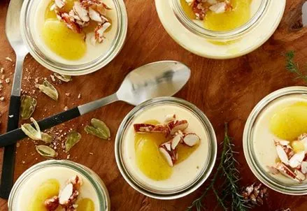 Mango mousse med mandelcrunch