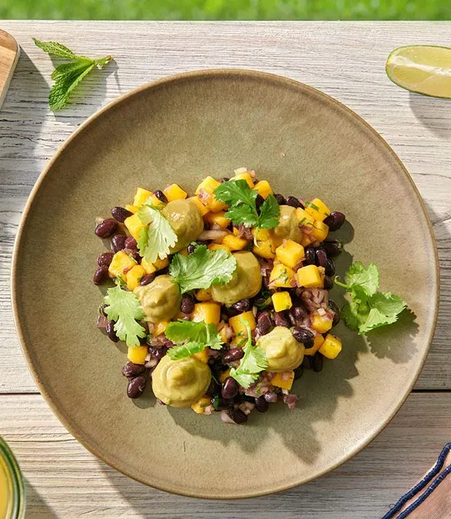 Salat med mango, bønner og avocadomousse