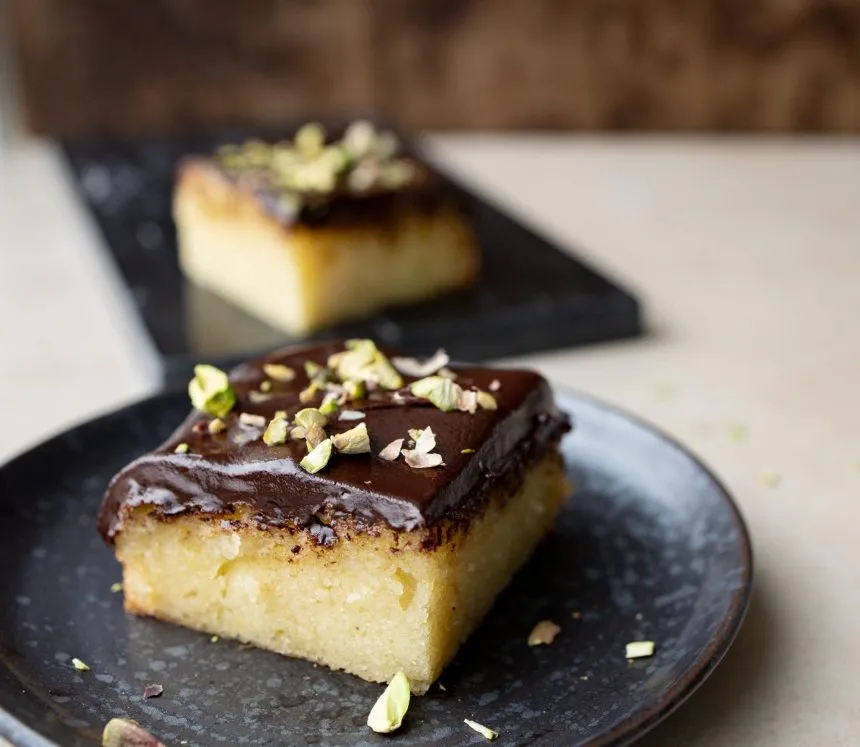 Marcipankage med chokoladeglasur