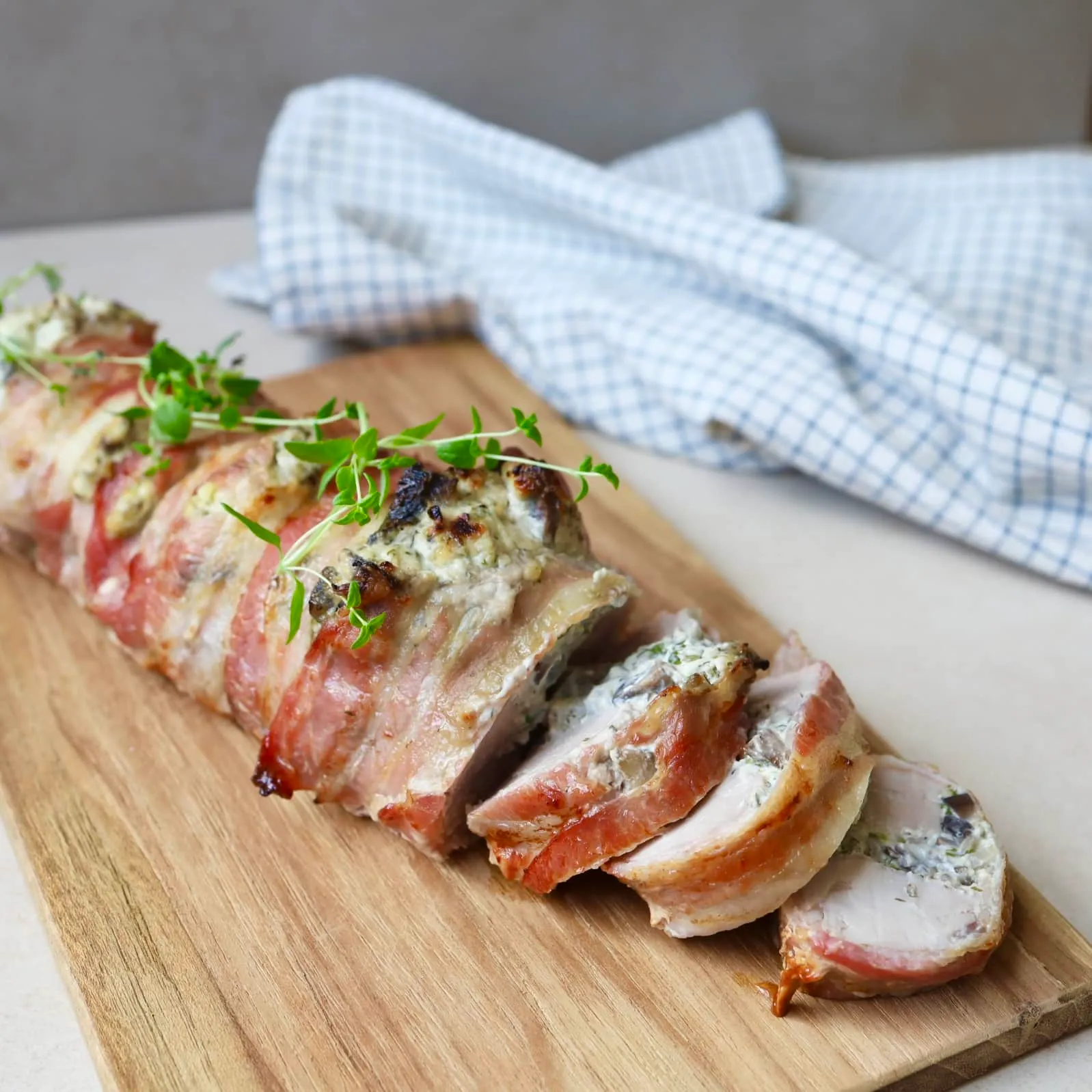 Fyldt mørbrad med champignon og flødeost
