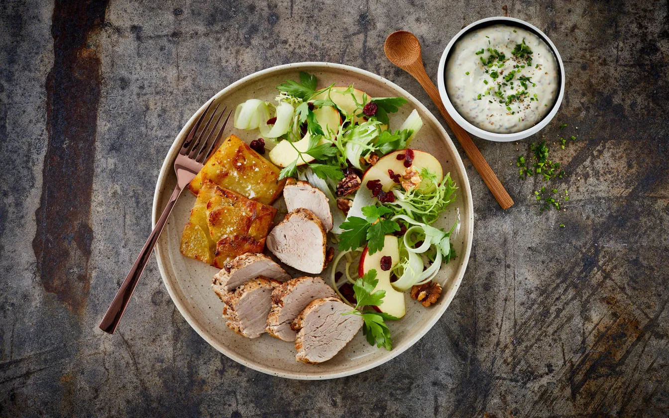 Mørbrad med pommes Anna og salat