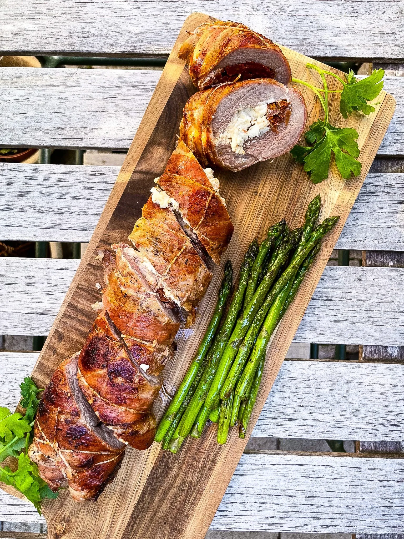 Svinemørbrad med soltørrede tomater og feta