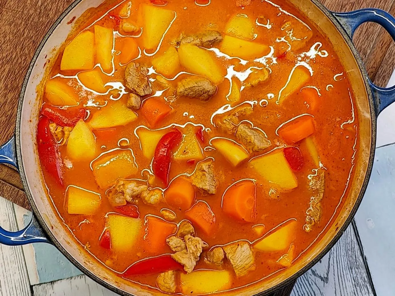 Kartoffelgryde med svinekød