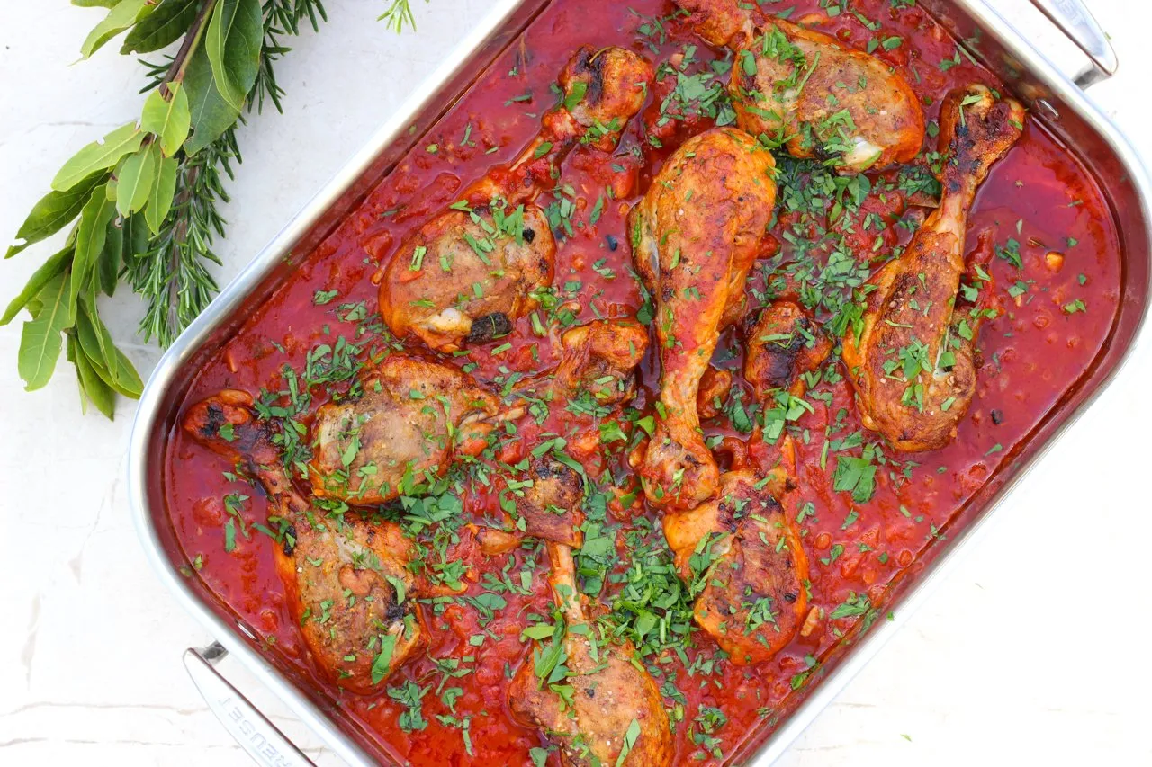 Kyllingelår i tomatsovs