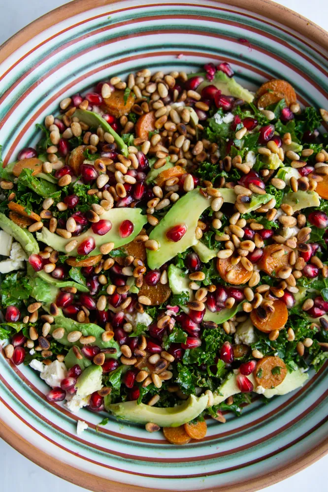 Marokkansk salat med grønkål og gulerødder